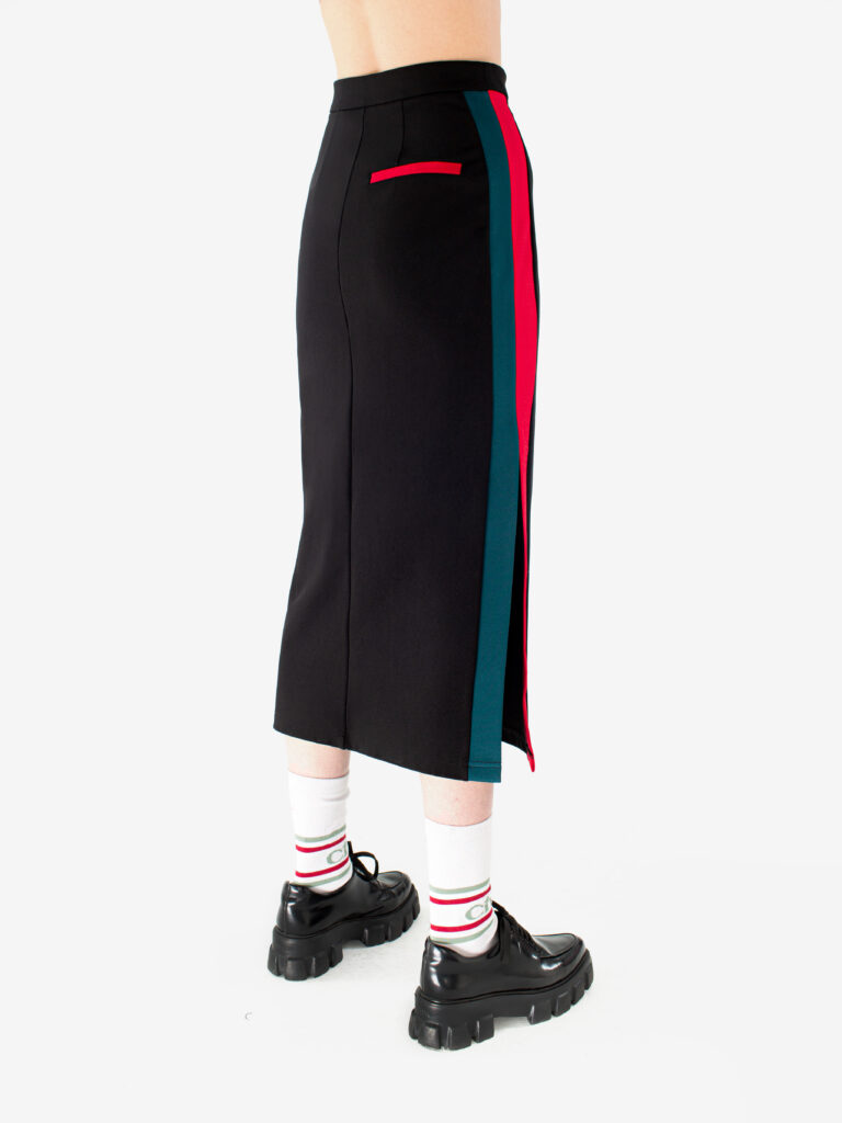 Black skirt with pocket