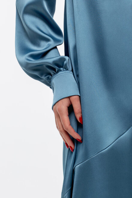 Платье голубое со сборкой на груди и вырезом на спине
